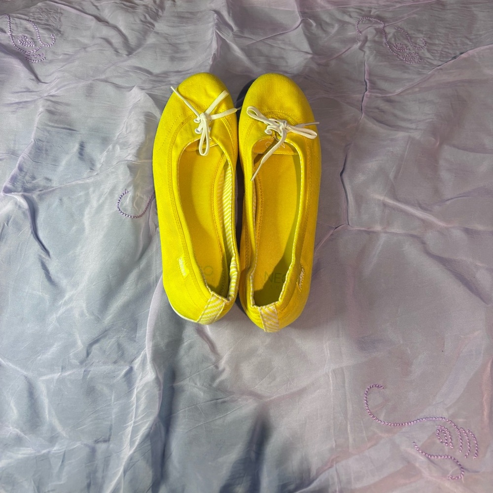 Adidas NEO Lina Flats Yellow Shoes Women’s Size 7 Slip On Athletic Style Toe